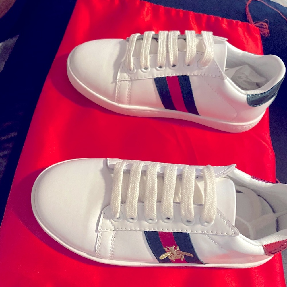 Gucci shoes never worn new comes with dust bag